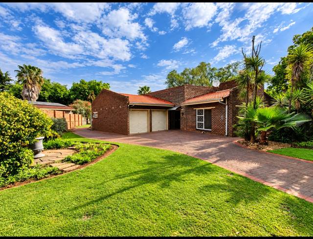 4 BEDROOM HOUSE TO LET IN THREE RIVERS EAST